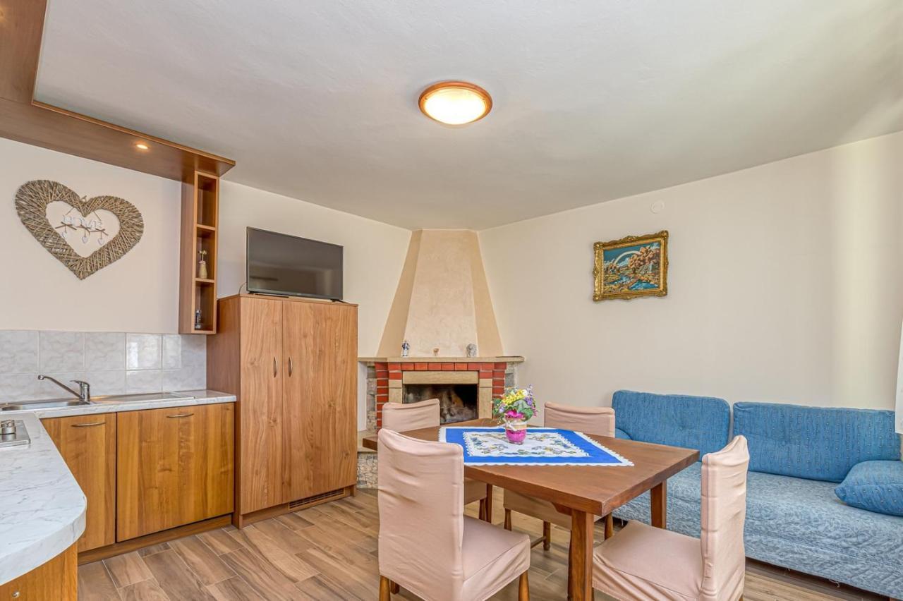 Apartment Flores Stari Pazin Exteriér fotografie